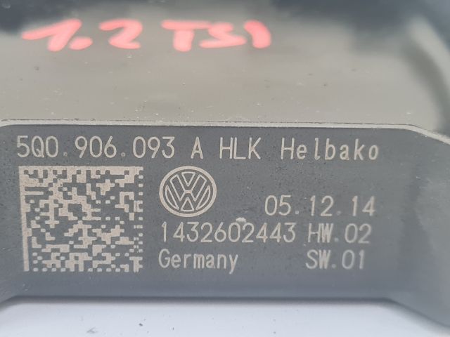 bontott VW GOLF VII Üzemanyag Szivattyú Relé