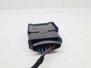 bontott VW GOLF VII Üzemanyag Szivattyú Relé