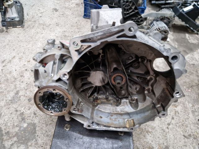 bontott VW GOLF VII Váltó (Mechanikus)