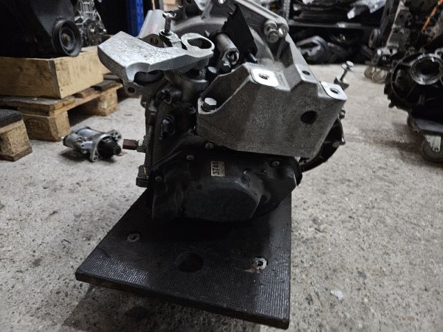 bontott VW GOLF VII Váltó (Mechanikus)