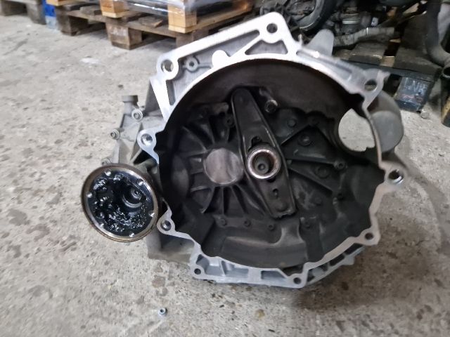bontott VW GOLF VII Váltó (Mechanikus)