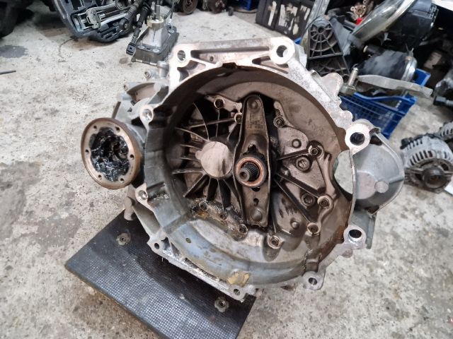 bontott VW GOLF VII Váltó (Mechanikus)