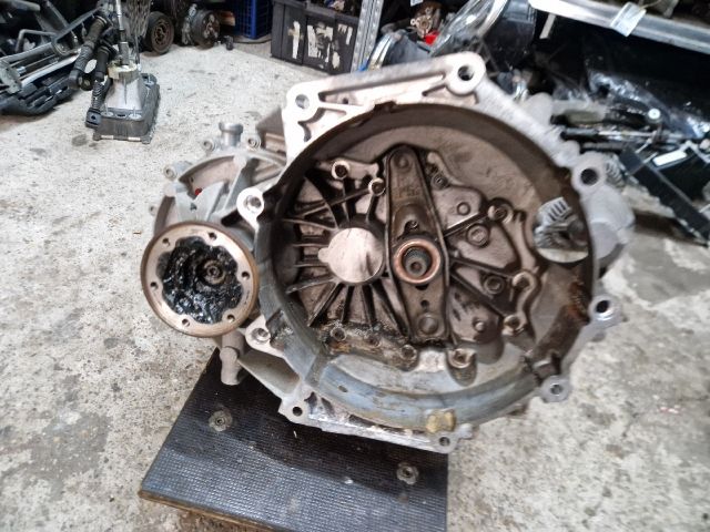 bontott VW GOLF VII Váltó (Mechanikus)