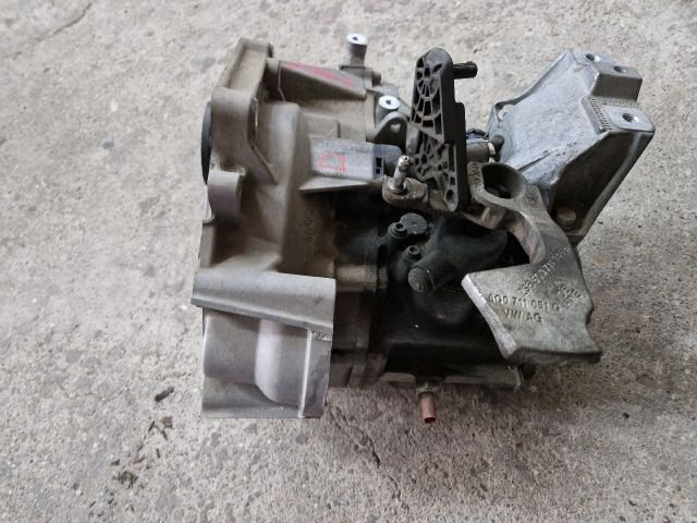 bontott VW GOLF VII Váltó (Mechanikus)