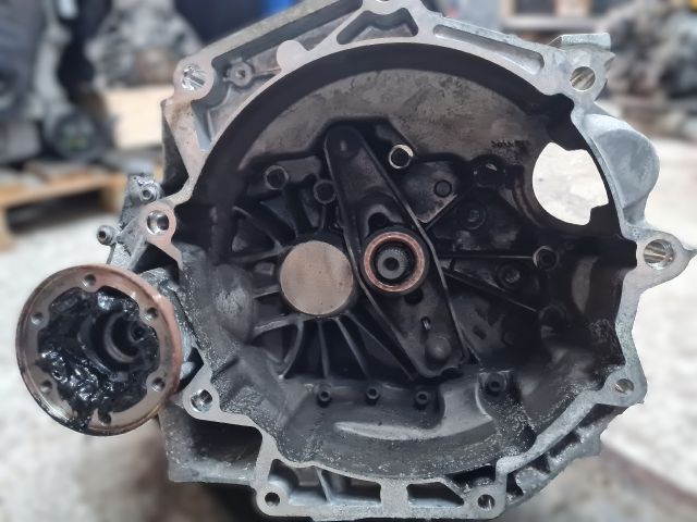 bontott VW GOLF VII Váltó (Mechanikus)