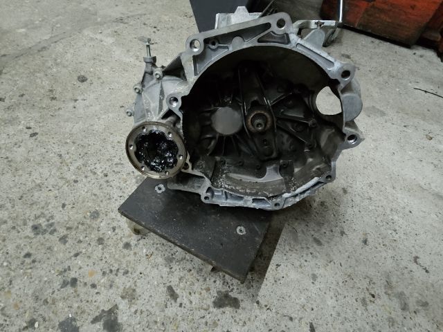 bontott VW GOLF VII Váltó (Mechanikus)