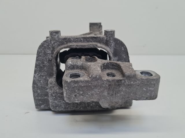 bontott VW GOLF VII Motor Tartó Bak (Fém)