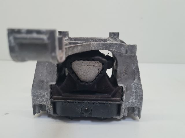 bontott VW GOLF VII Motor Tartó Bak (Fém)