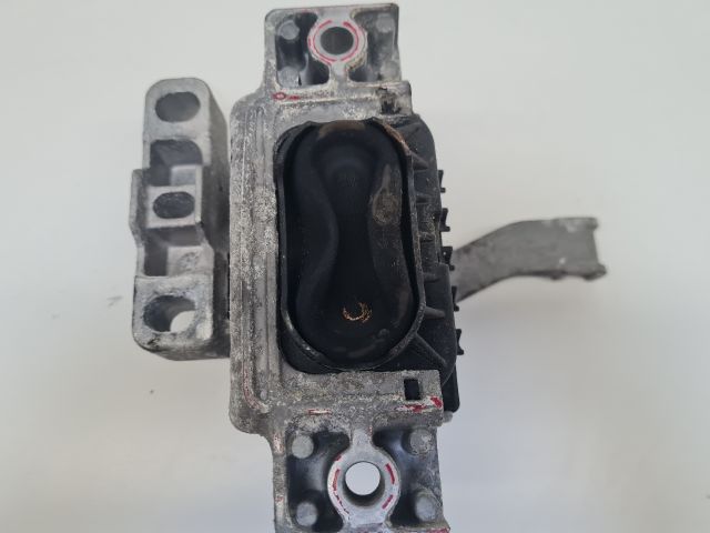 bontott VW GOLF VII Motor Tartó Bak (Fém)