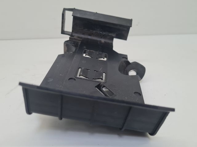 bontott VW GOLF VII Motorvezérlő Tartó