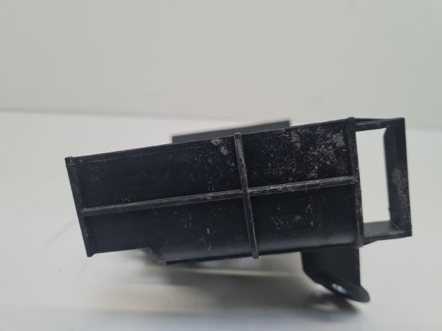 bontott VW GOLF VII Motorvezérlő Tartó