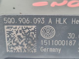 bontott VW GOLF VII Üzemanyag Szivattyú Relé