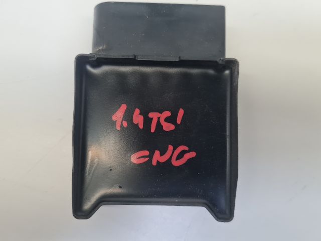 bontott VW GOLF VII Üzemanyag Szivattyú Relé