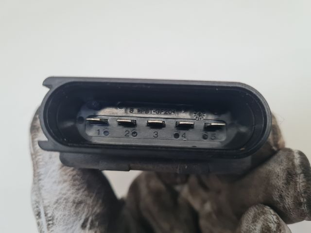 bontott VW GOLF VII Üzemanyag Szivattyú Relé