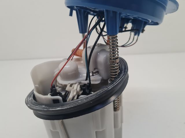 bontott VW GOLF VII Üzemanyag Szivattyú