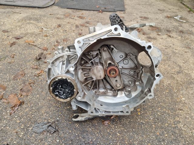 bontott VW GOLF VII Váltó (Mechanikus)