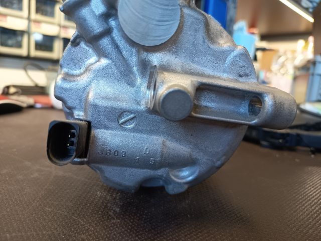 bontott VW GOLF VII Klímakompresszor