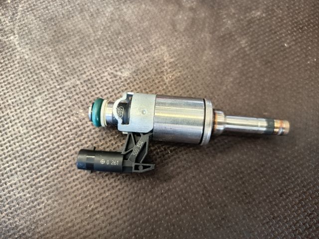 bontott VW GOLF VII Központi Injektor