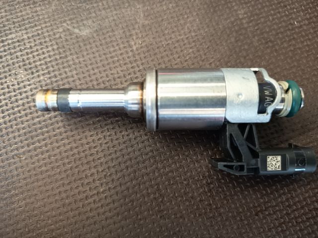 bontott VW GOLF VII Központi Injektor