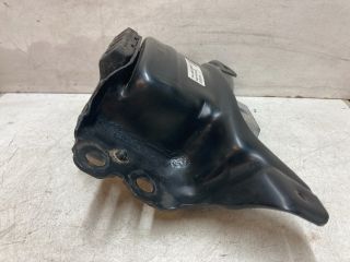 bontott VW GOLF VII Motor Tartó Bak (Fém)