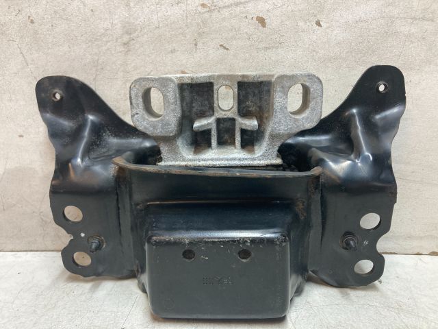 bontott VW GOLF VII Motor Tartó Bak (Fém)