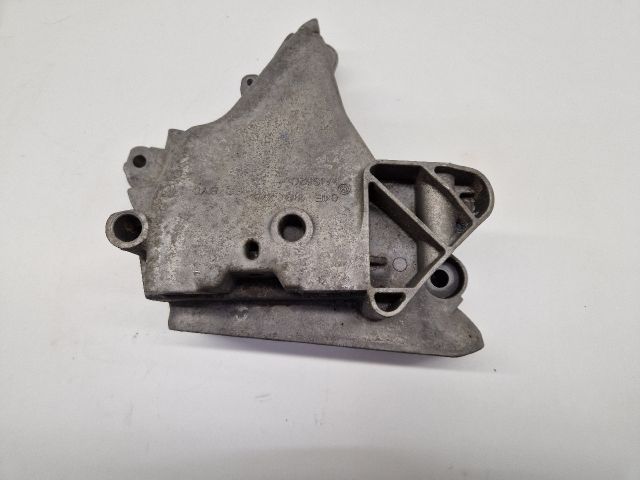 bontott VW GOLF VII Motor Tartó Bak Jobb