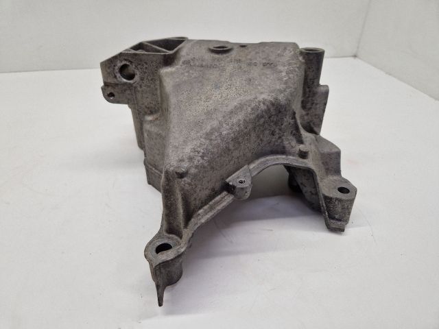 bontott VW GOLF VII Motor Tartó Bak Jobb