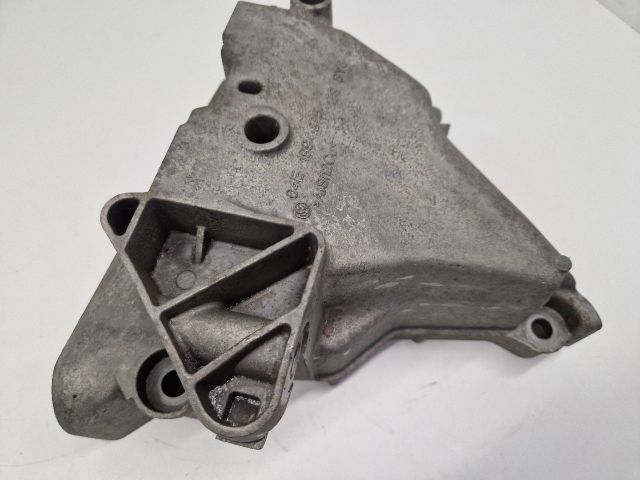 bontott VW GOLF VII Motor Tartó Bak Jobb