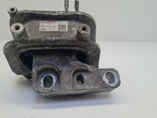 bontott VW GOLF VII Motor Tartó Bak Jobb