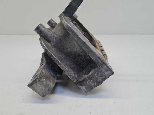 bontott VW GOLF VII Motor Tartó Bak Jobb