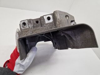 bontott VW GOLF VII Motor Tartó Bak Jobb