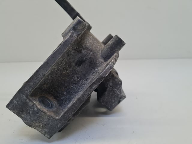 bontott VW GOLF VII Motor Tartó Bak Jobb