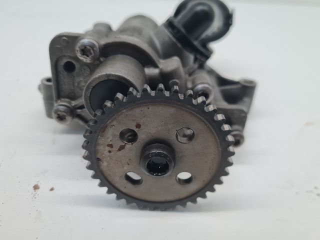 bontott VW GOLF VII Olajszivattyú