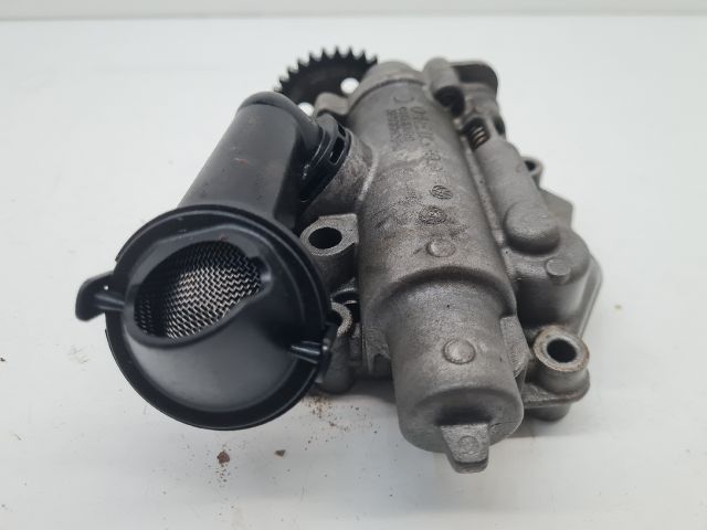 bontott VW GOLF VII Olajszivattyú