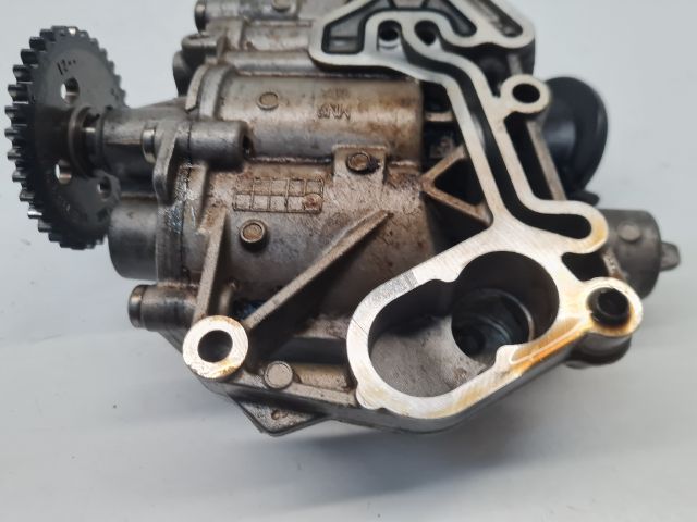 bontott VW GOLF VII Olajszivattyú