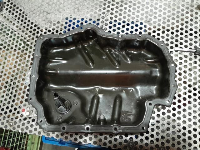 bontott VW GOLF VII Olajteknő