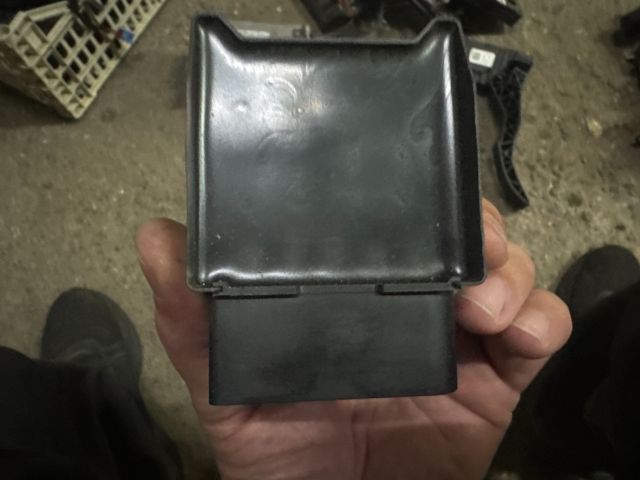 bontott VW GOLF VII Üzemanyag Szivattyú Relé