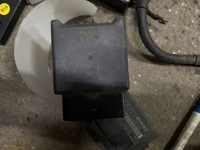 bontott VW GOLF VII Üzemanyag Szivattyú Relé