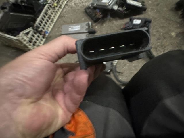 bontott VW GOLF VII Üzemanyag Szivattyú Relé