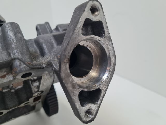 bontott VW GOLF VII Vezérműtengely Ház