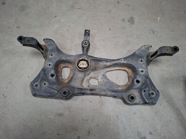 bontott VW GOLF VII Első Bölcső