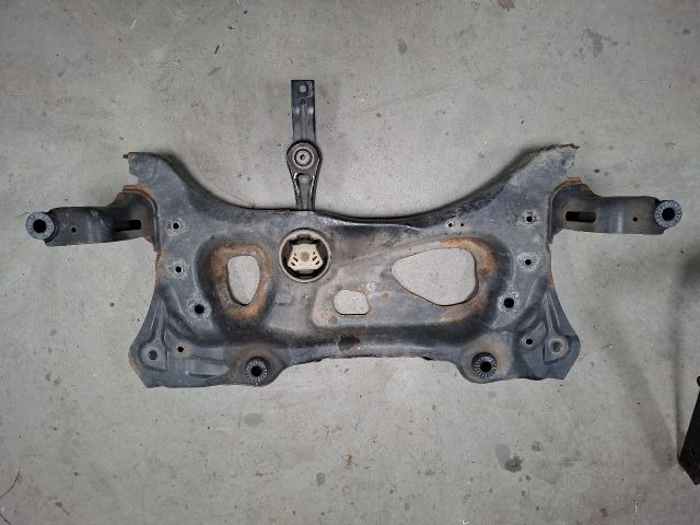 bontott VW GOLF VII Első Bölcső