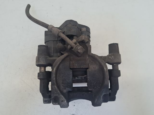 bontott VW GOLF VII Jobb hátsó Féknyereg Munkahengerrel