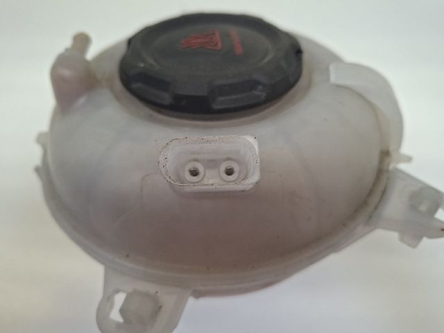 bontott VW GOLF VII Kiegyenlítő Tartály