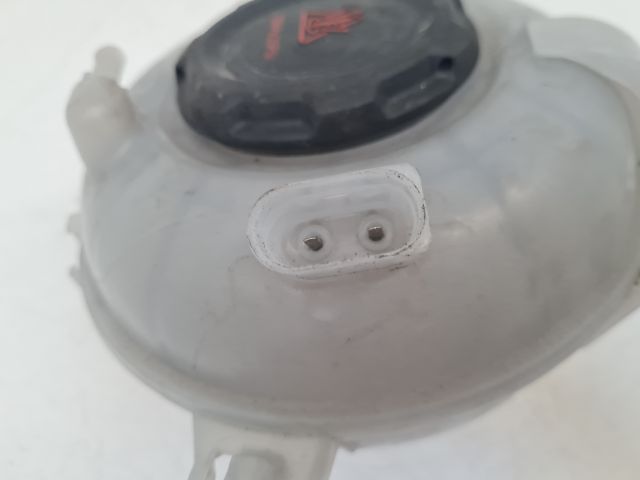 bontott VW GOLF VII Kiegyenlítő Tartály