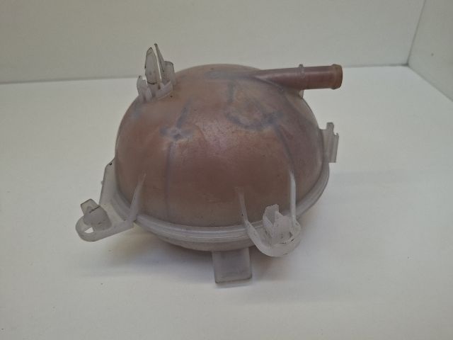 bontott VW GOLF VII Kiegyenlítő Tartály