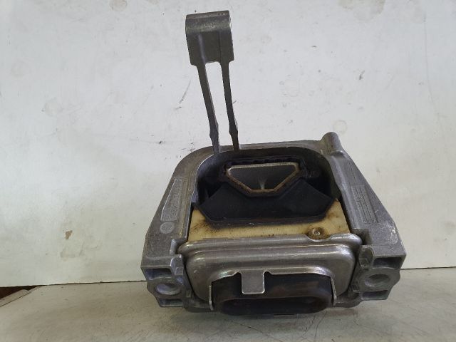 bontott VW GOLF VII Motor Tartó Bak (Fém)