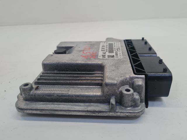 bontott VW GOLF VII Motorvezérlő