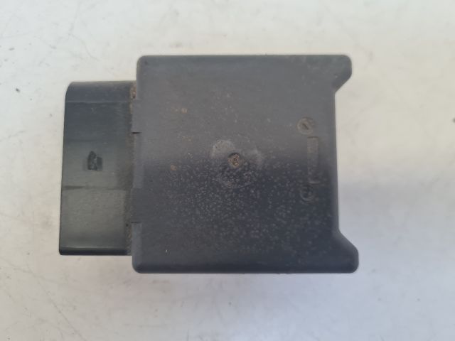 bontott VW GOLF VII Üzemanyag Szivattyú Relé