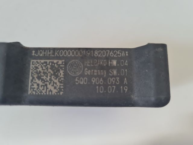 bontott VW GOLF VII Üzemanyag Szivattyú Relé